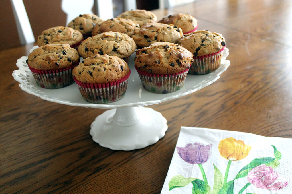 peanut butter chocolate chip muffins | polka dots and picket fences