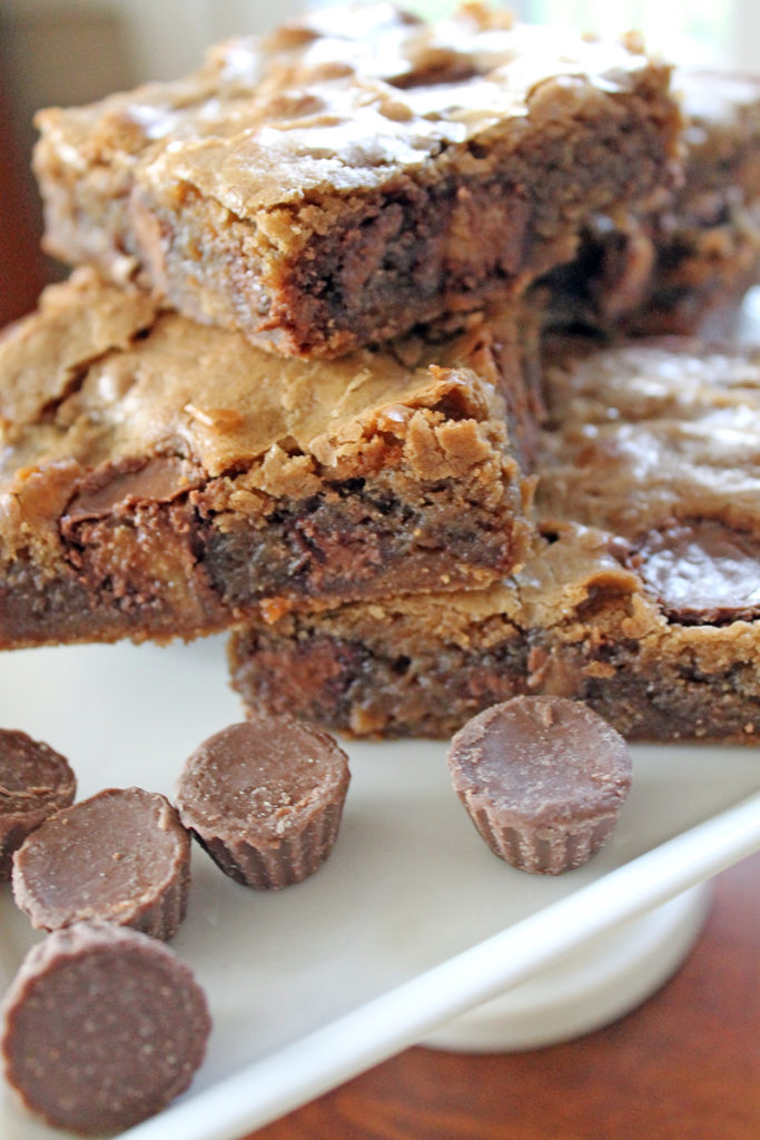 peanut butter cup blondies | polka dots and picket fences