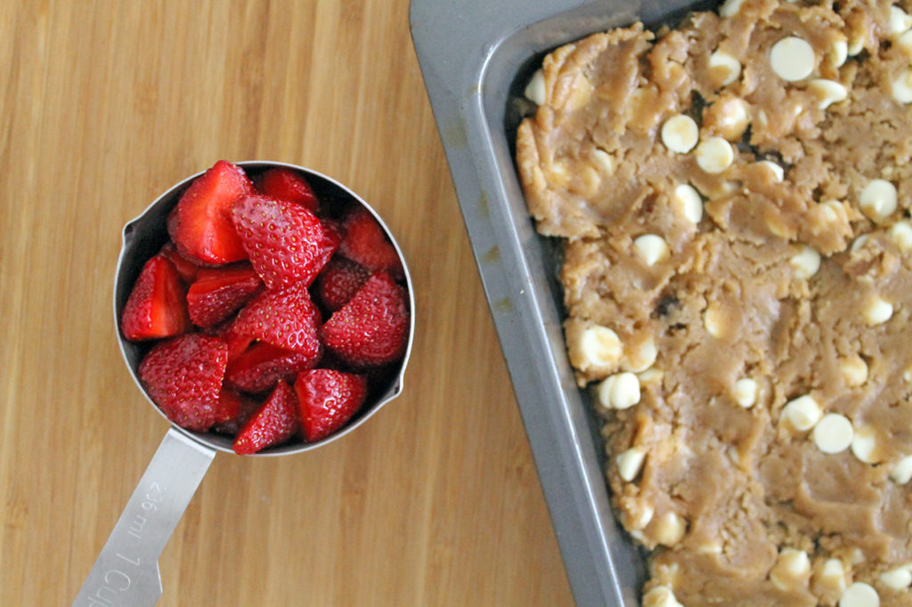 strawberry blondies | polka dots and picket fences